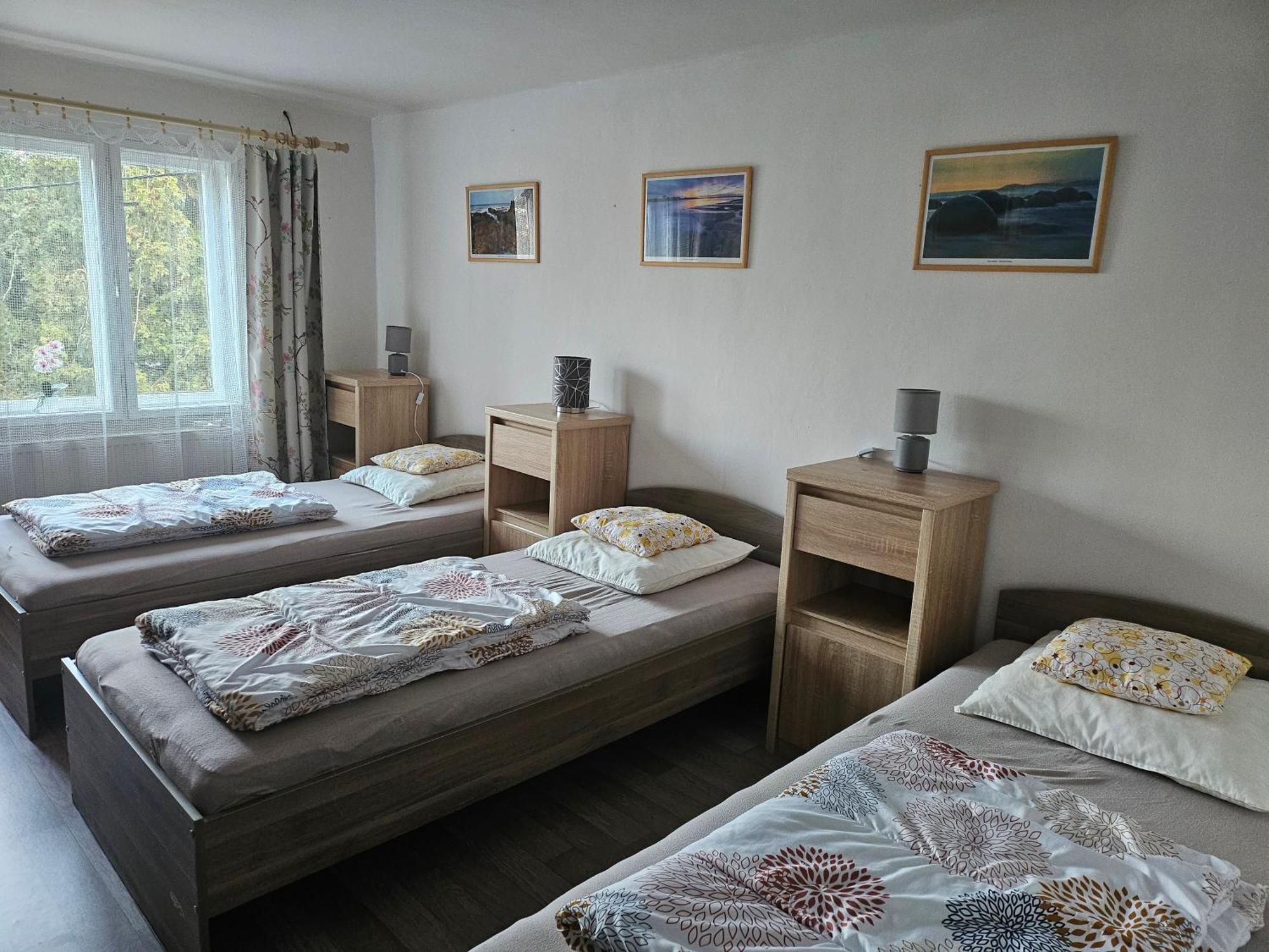 Chalupa Hutisko Buitenkant foto